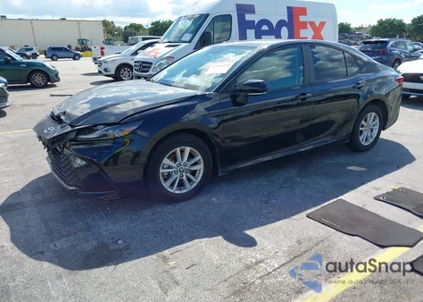 2025 Toyota Camry Le z USA, uszkodzony, nr VIN 4T1DAACK2SU037740